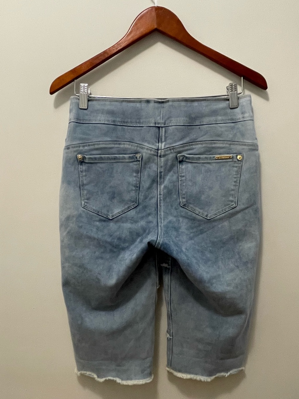 Peter Nygard Light Blue Patchwork Distressed Bermuda Shorts - Picture 4 of 10